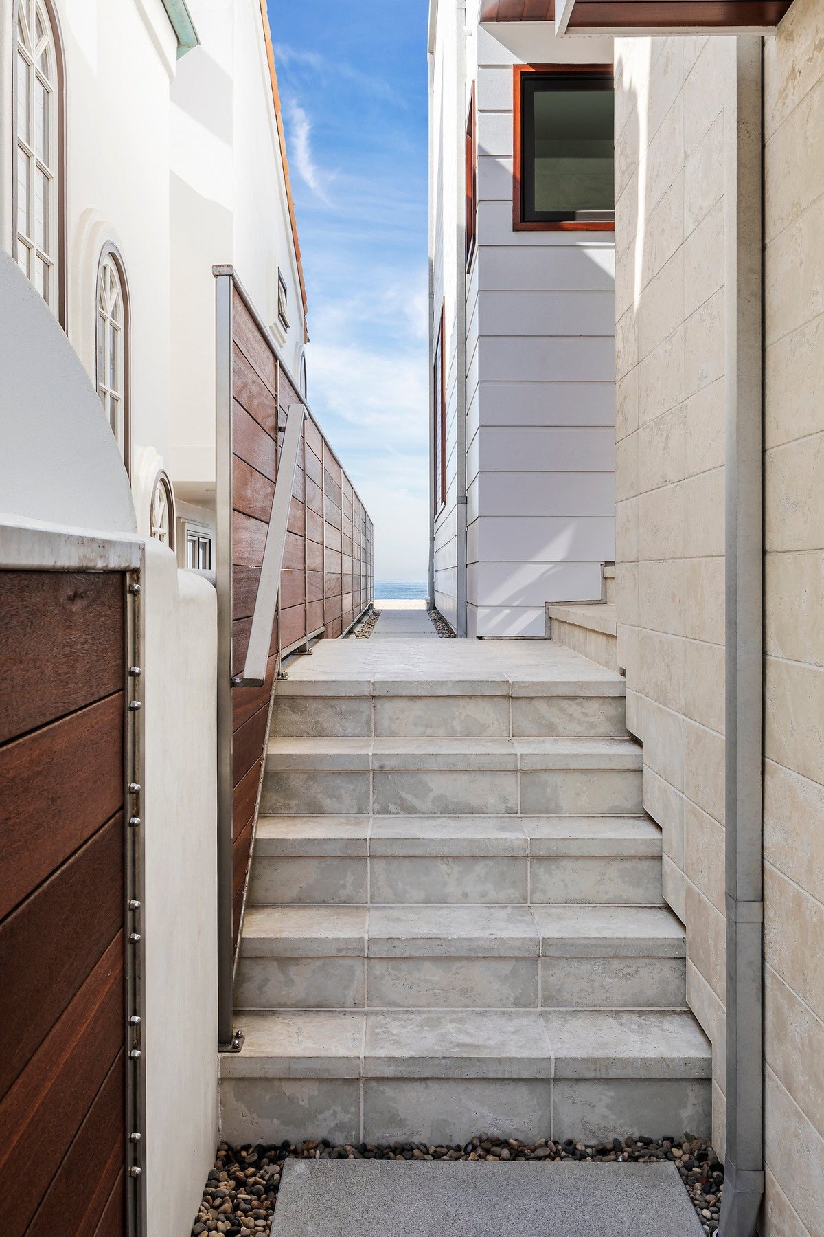 Side stairs in Roman Tile