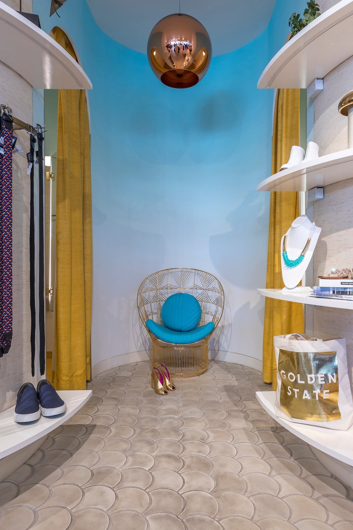 Blue alcove with Conche floor