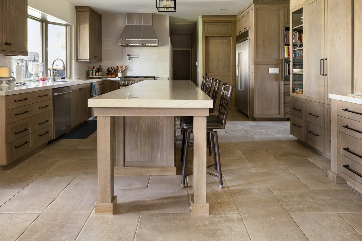 Kitchen island on Crema porcelain