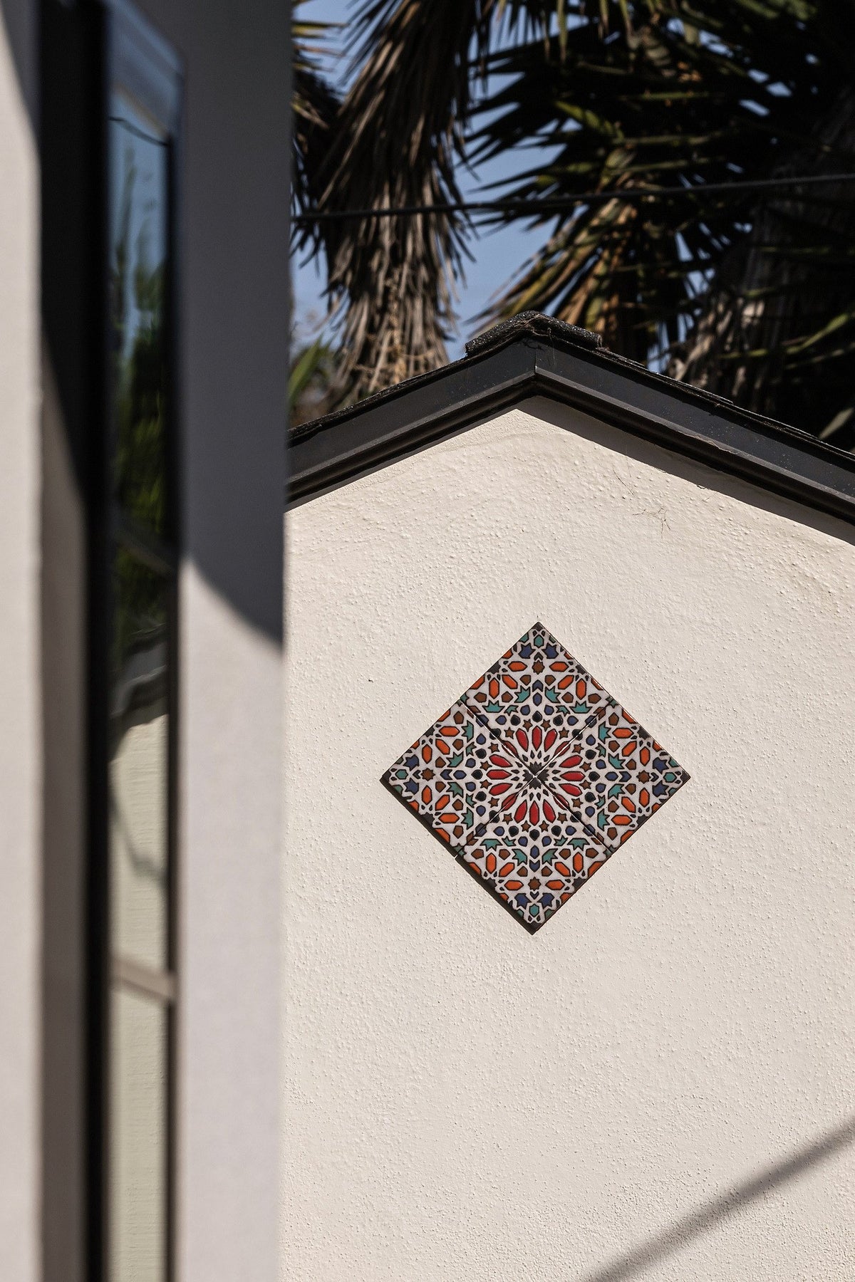 Deco accent on the entry wall