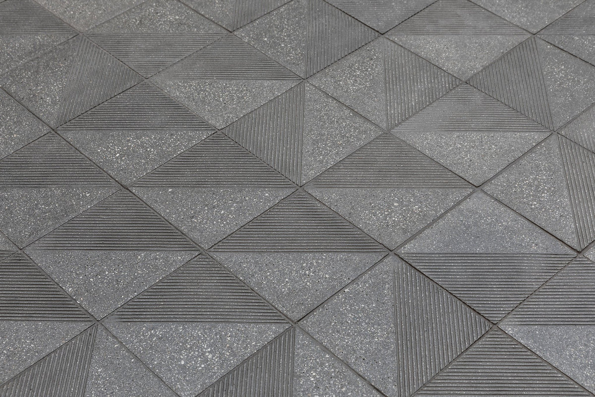 Diagonal grooves catching the light