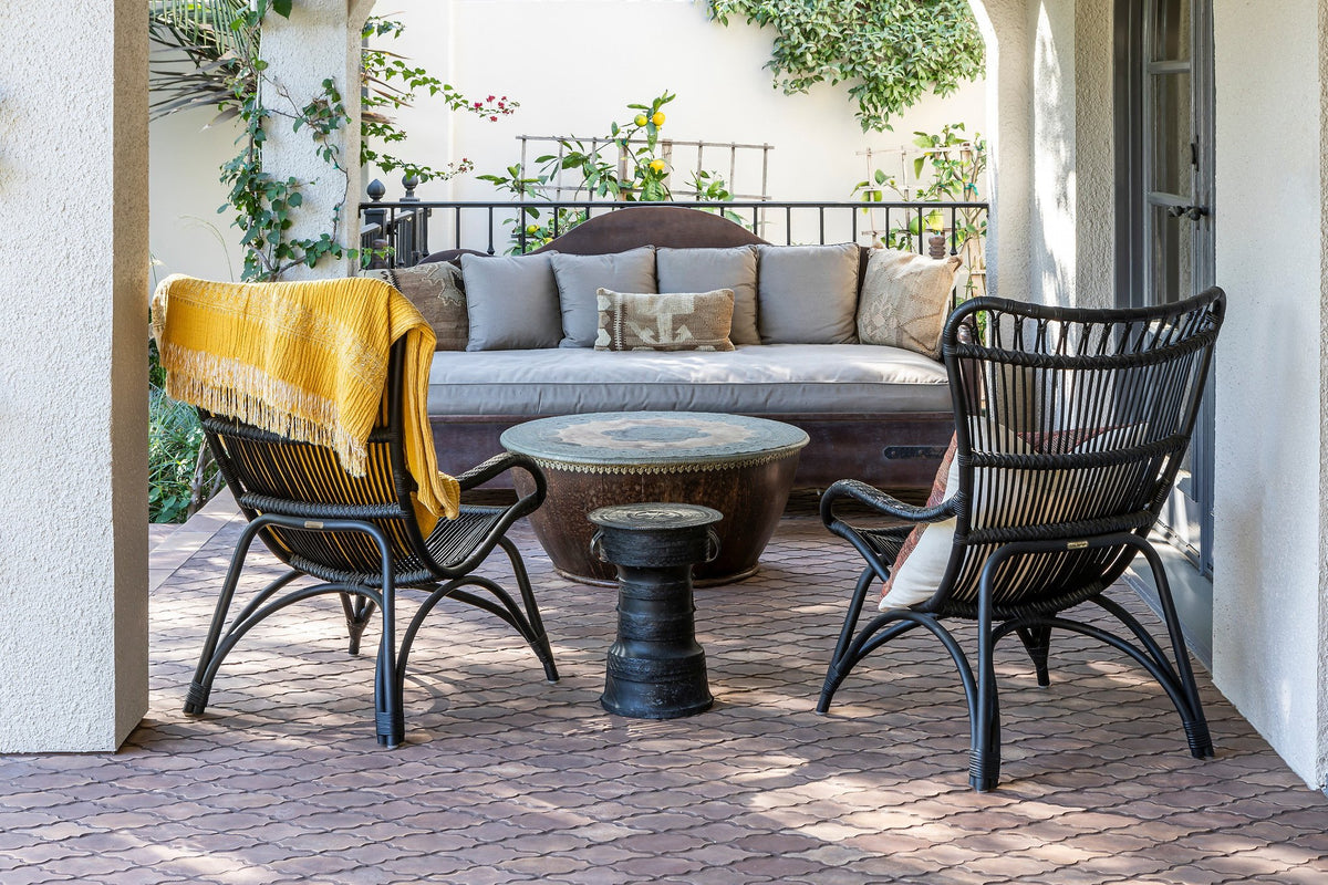 Covered seating on Tuscan Mustard tile