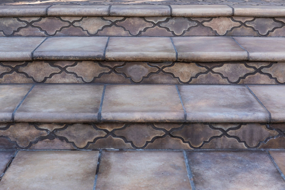 Arabesque risers with square treads