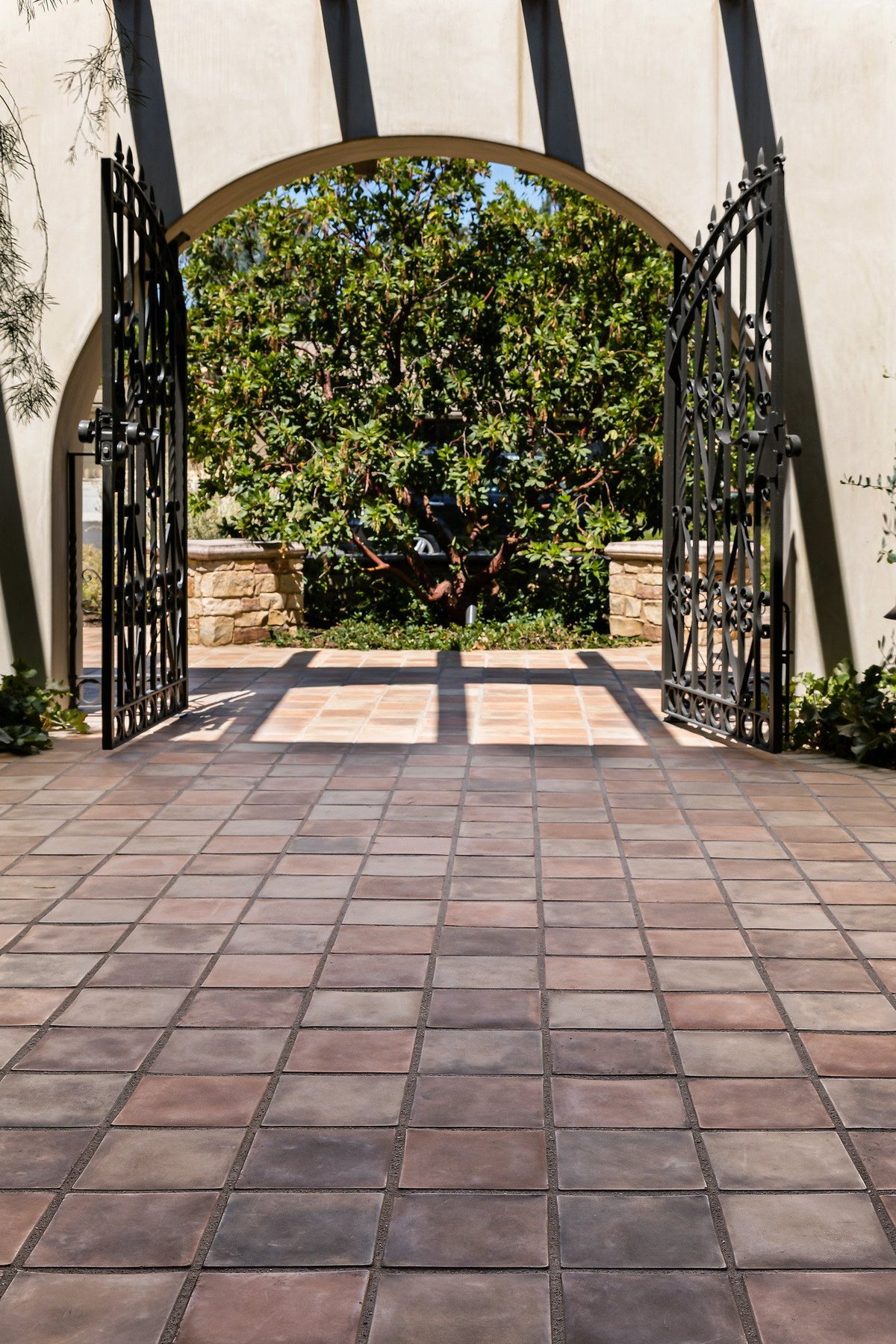 Arched gate over the Artillo floor